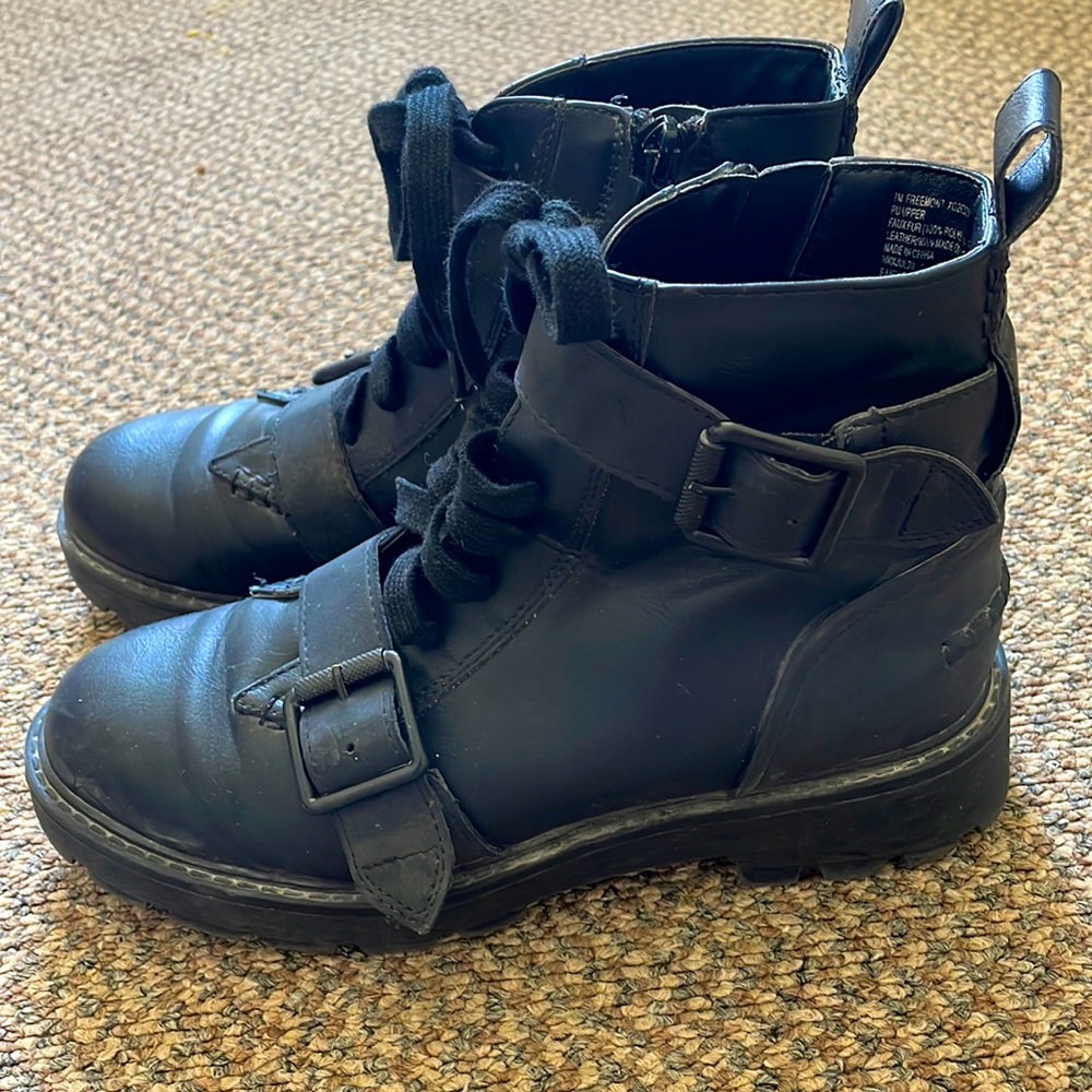 Used XOXO boots